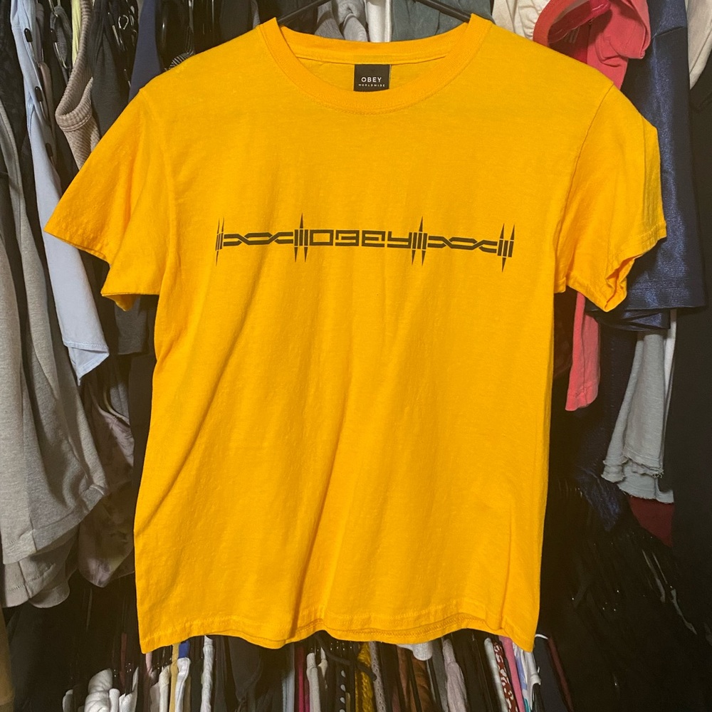 Obey size Medium